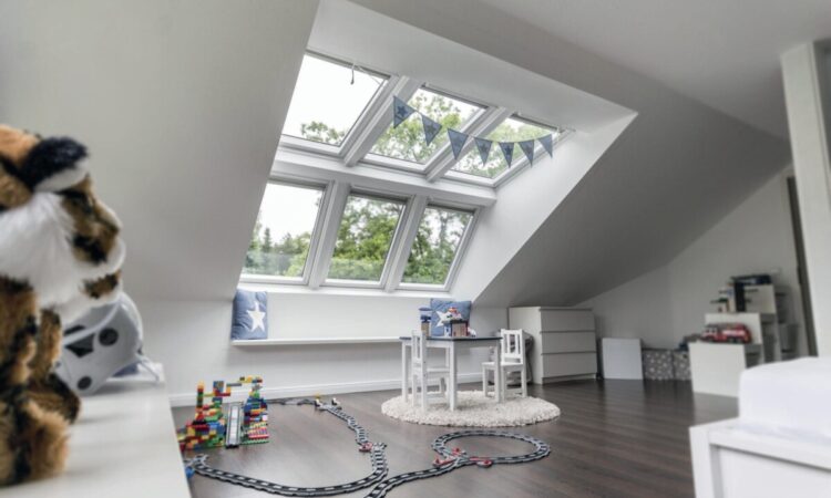 Mit der Lichtlösung Panorama wird eine Extra-Portion Licht ins Dachgeschoss geholt